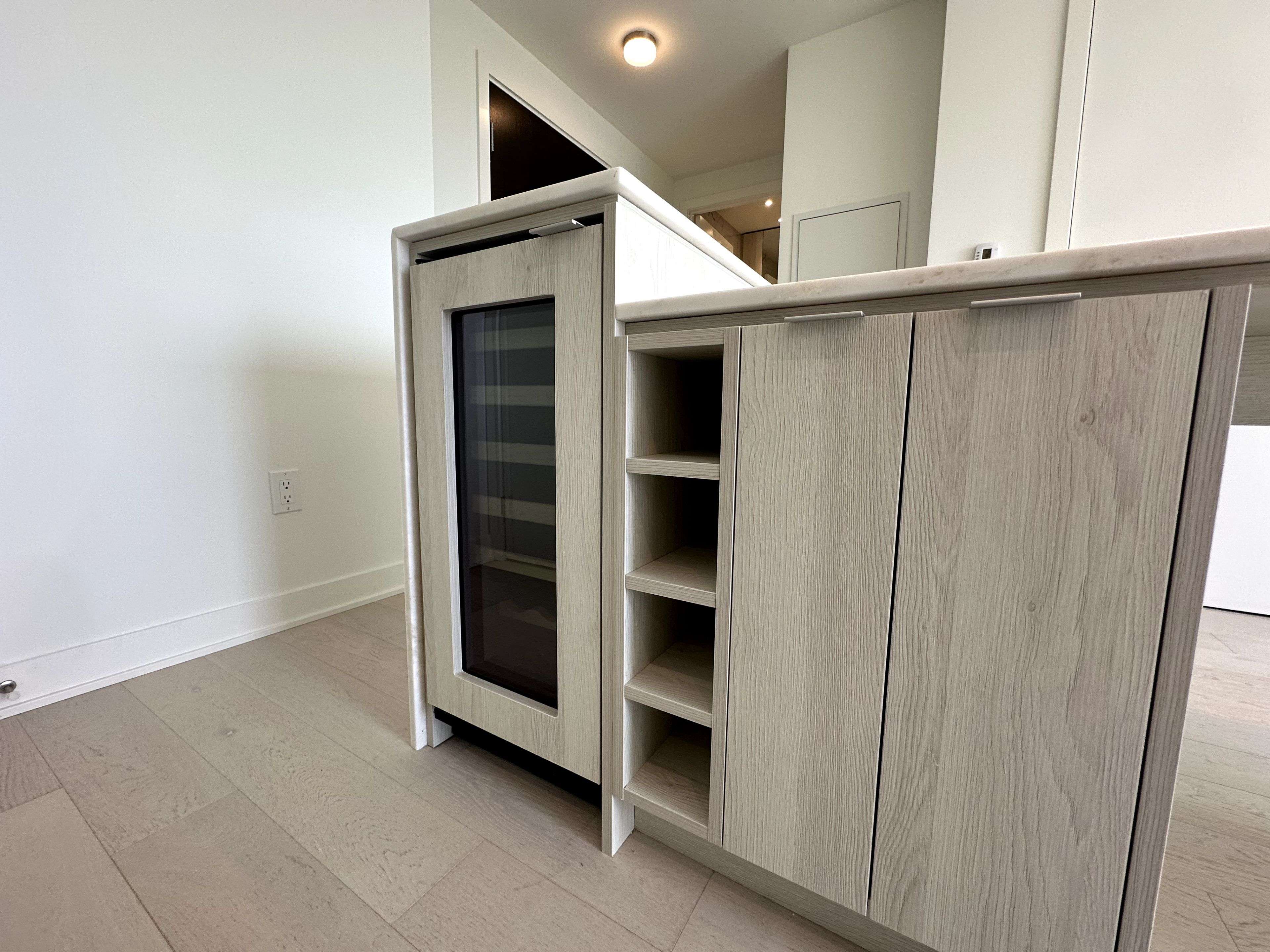 Toronto C02, ON M4W 1L2,11 Yorkville AVE #2512
