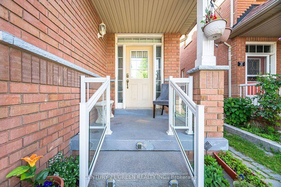Toronto E11, ON M1B 6B5,18 Fiddlehead TER