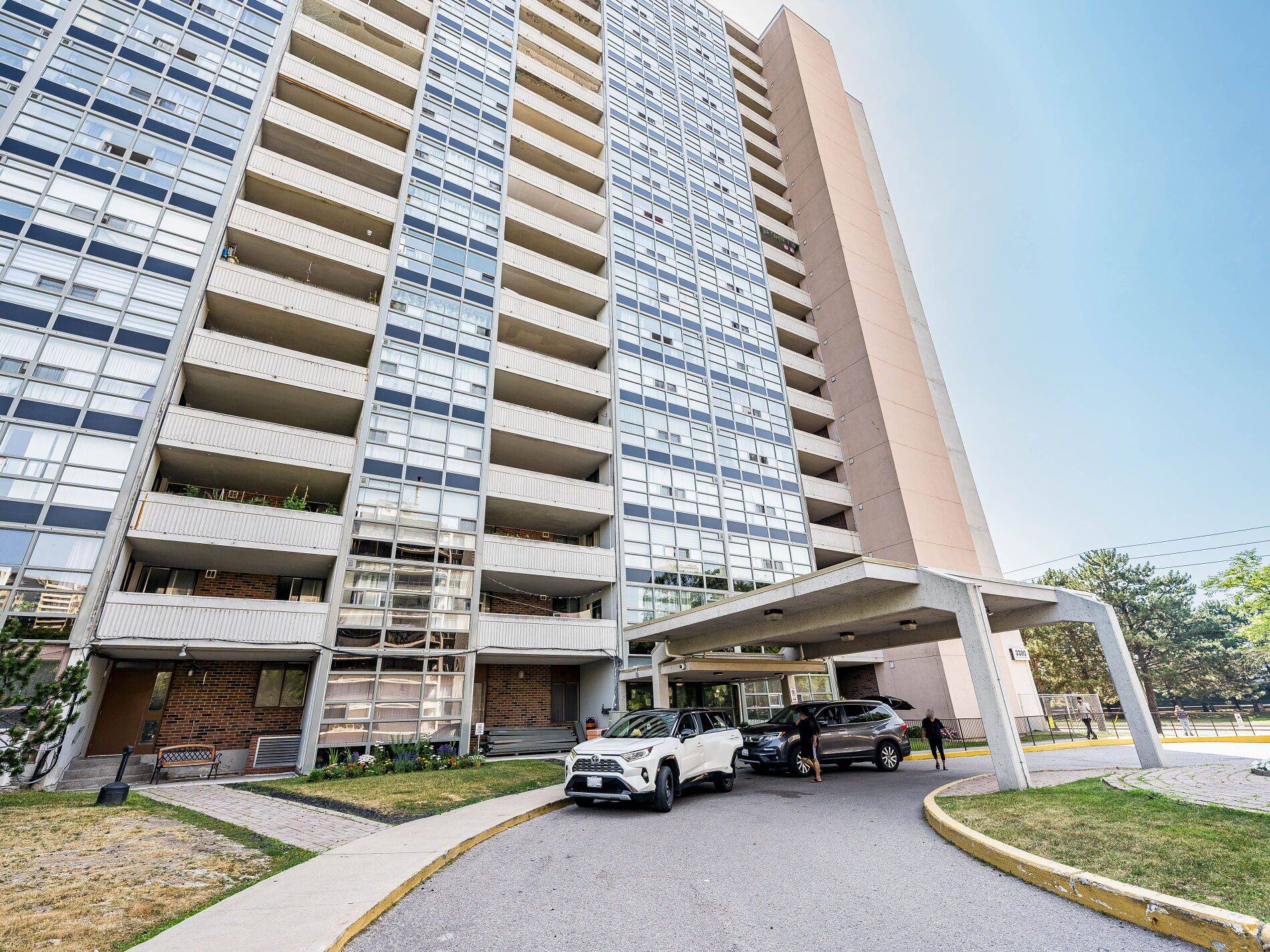 Toronto E08, ON M1J 3L6,3380 Eglinton AVE E #1410