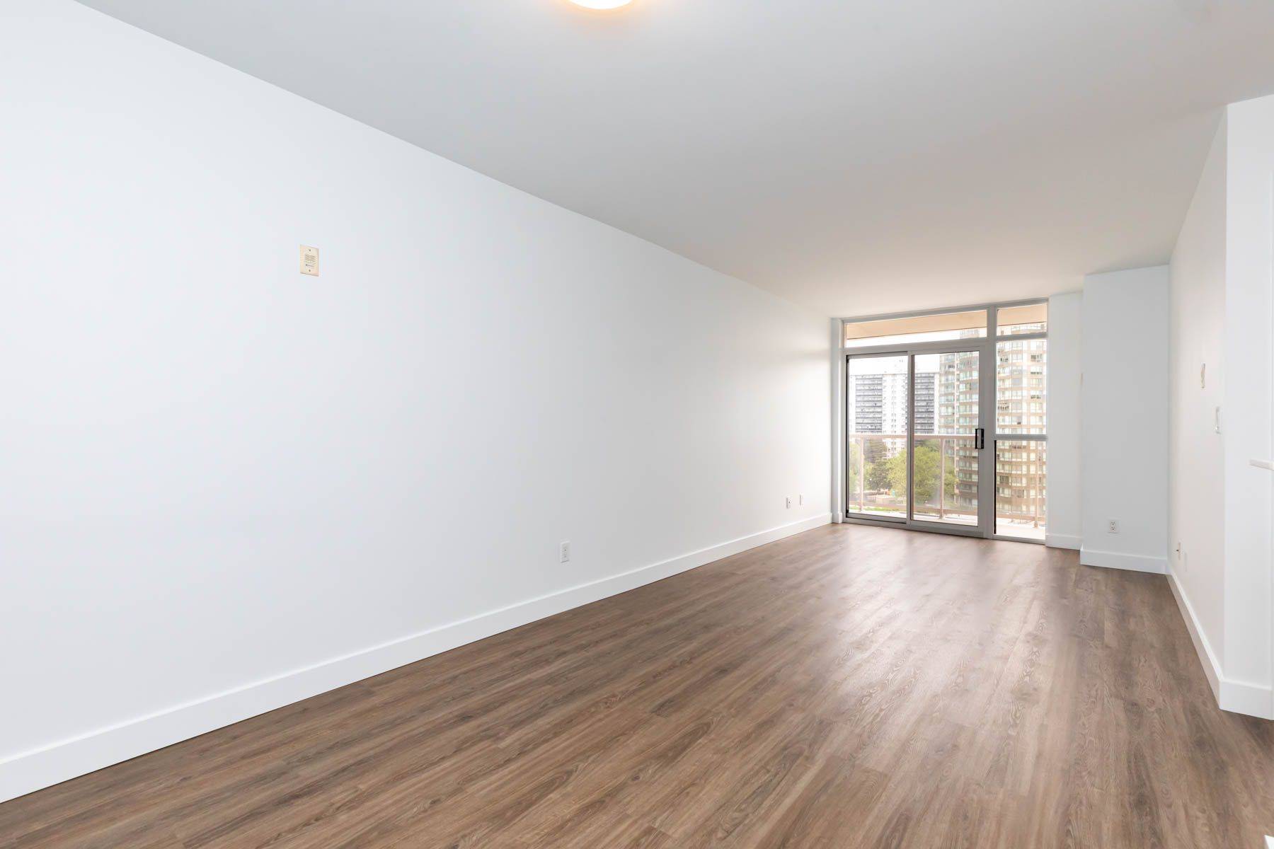 Toronto E08, ON M1M 3X9,3650 Kingston RD #822
