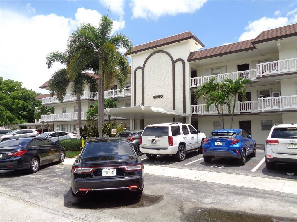 4200 Crystal Lake Dr #114, Deerfield Beach, FL 33064