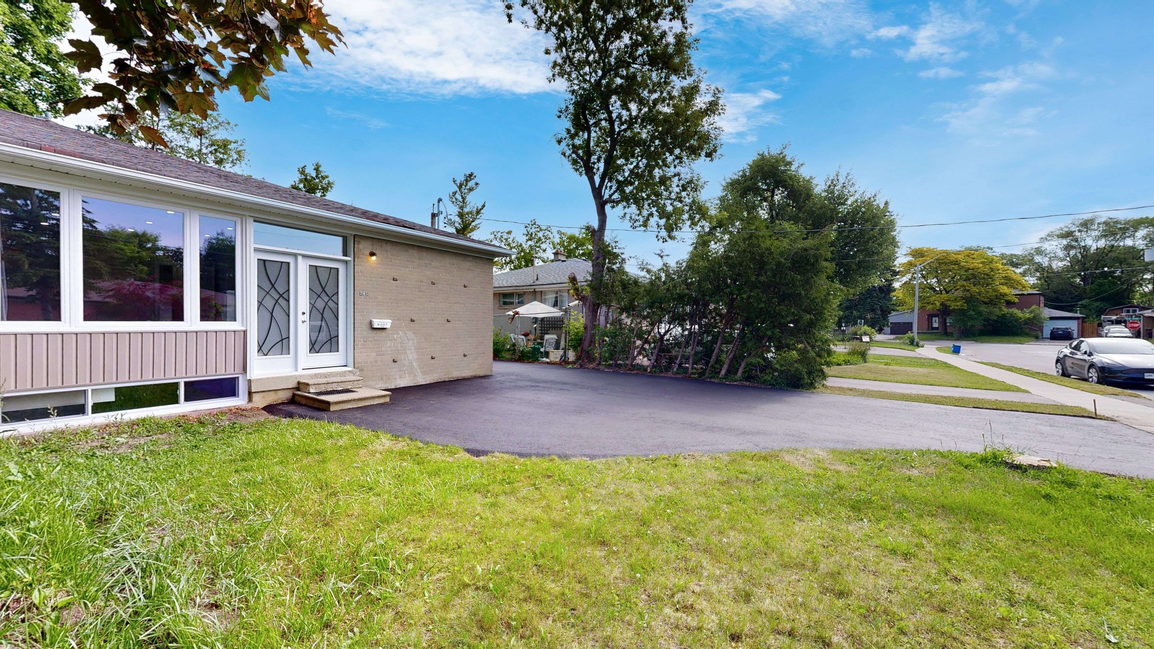 Richmond Hill, ON L4C 2W9,245 Alsace RD