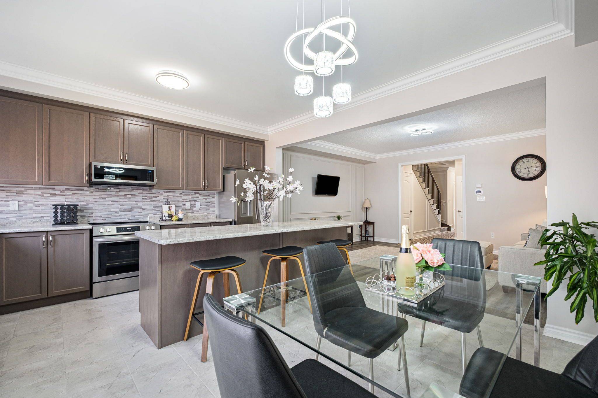 East Gwillimbury, ON L9N 0N9,77 Beechbrough CRES