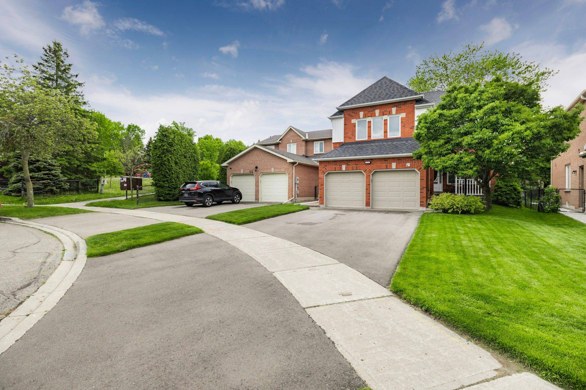 Aurora, ON L4G 6M9,41 Bonny Meadows DR