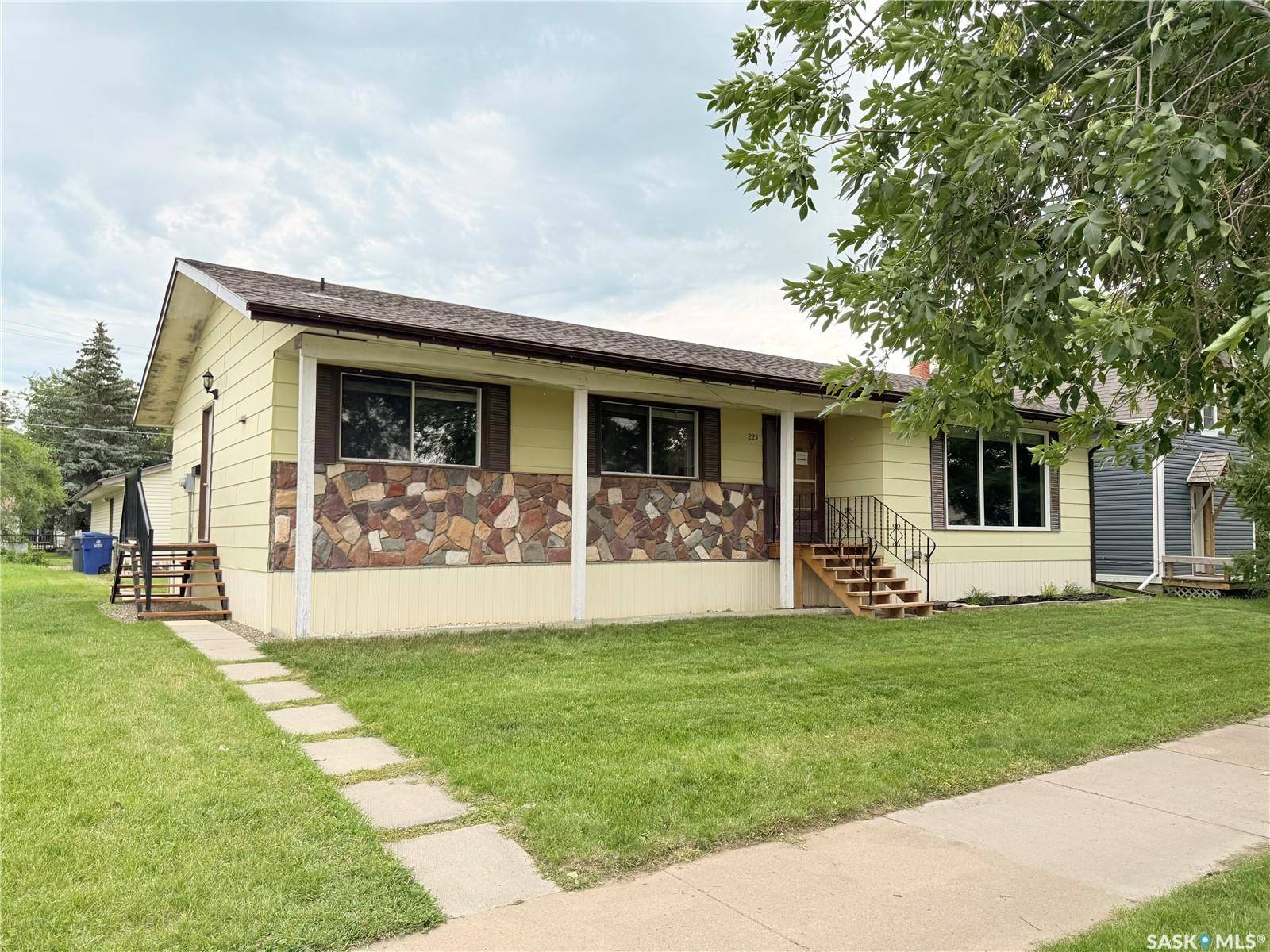 223 Douglass STREET, Outlook, SK S0L 2N0