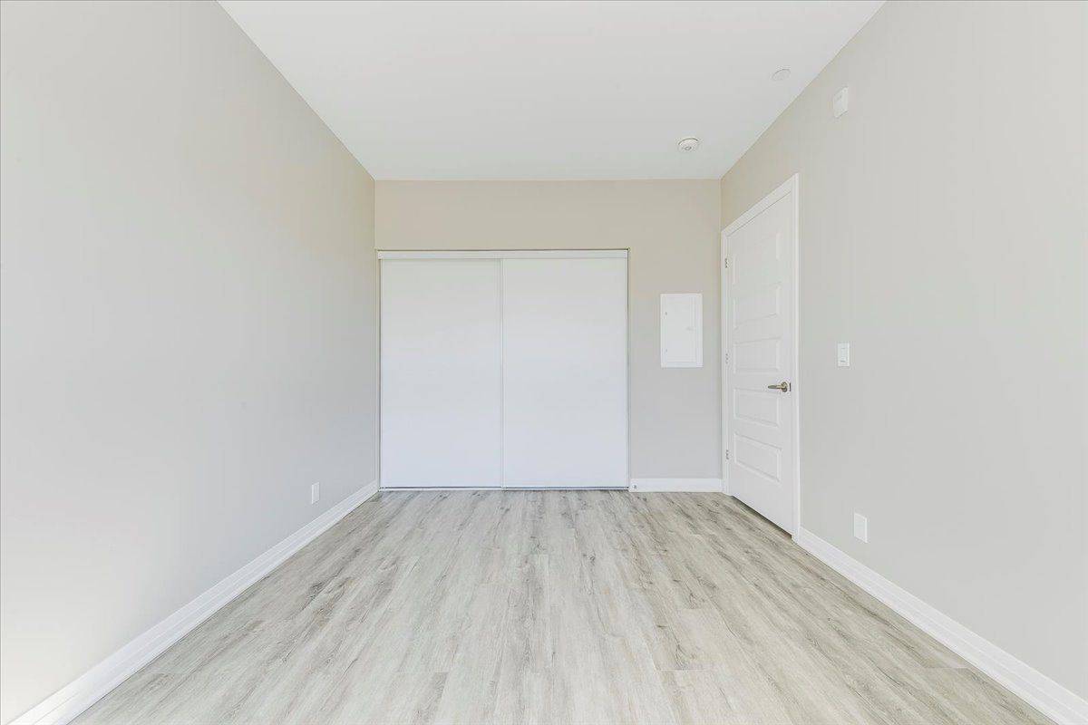 Oakville, ON L6H 0X2,102 Grovewood Common N/A #414