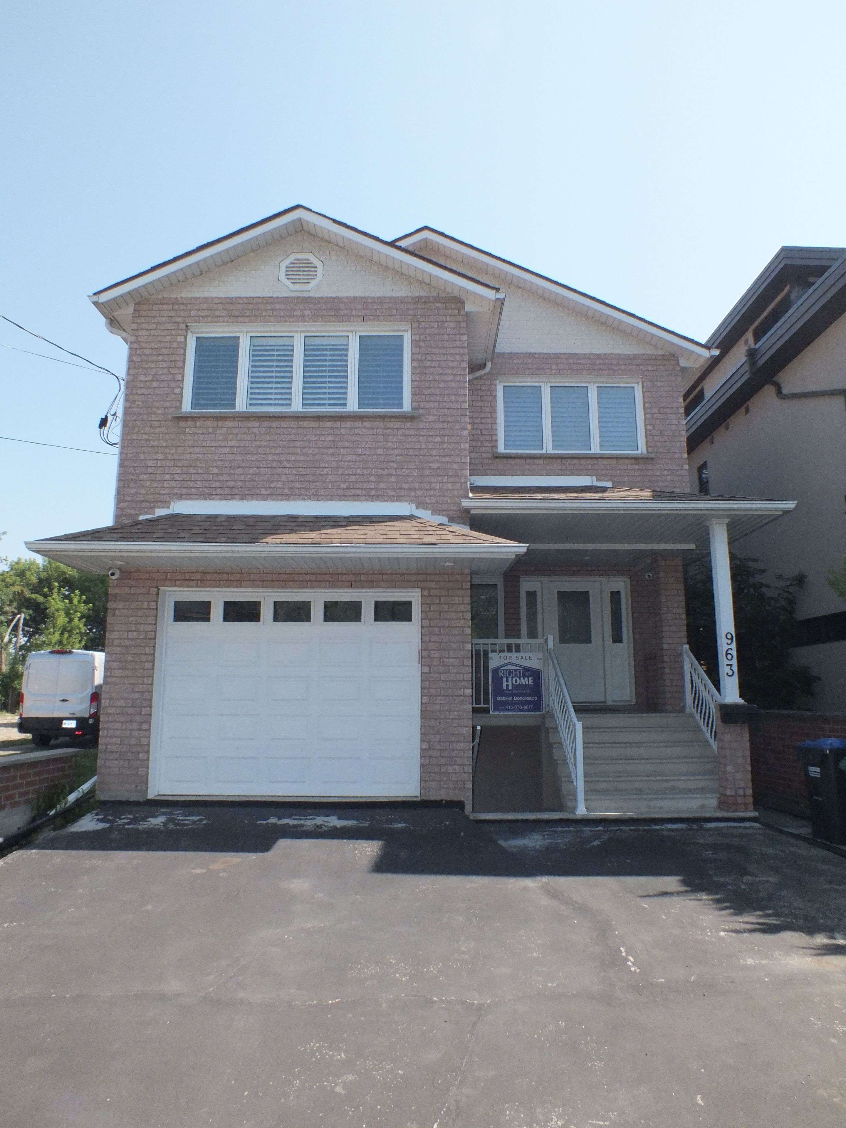 Mississauga, ON L5G 4G7,963 Hampton CRES S