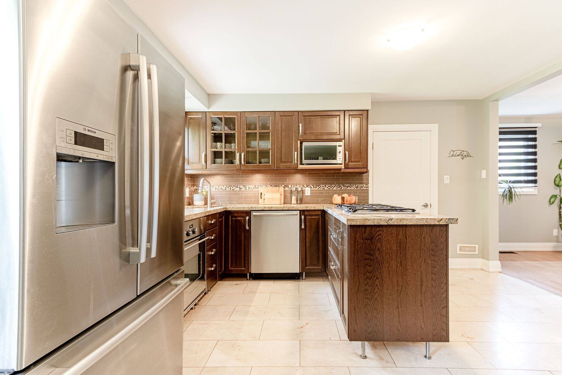 Mississauga, ON L5J 1X5,1478 Seaview DR