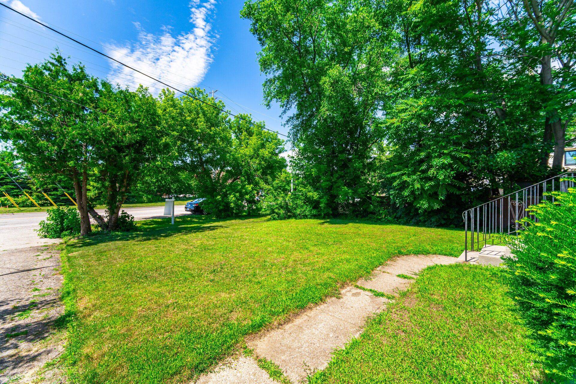 Mississauga, ON L4Y 1R2,2015 Stanfield RD
