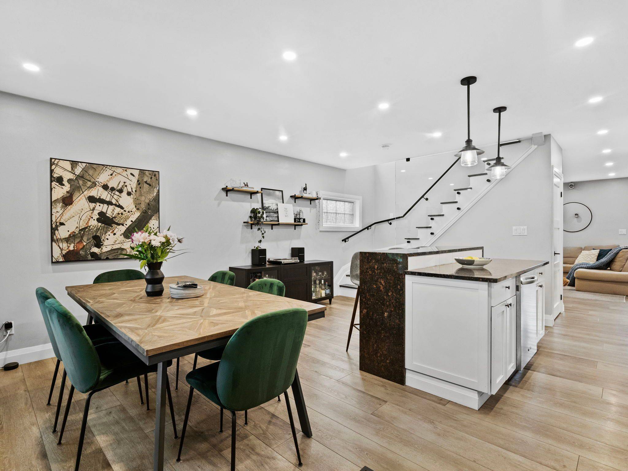 Toronto W06, ON M8W 4K4,211 Alderbrae AVE