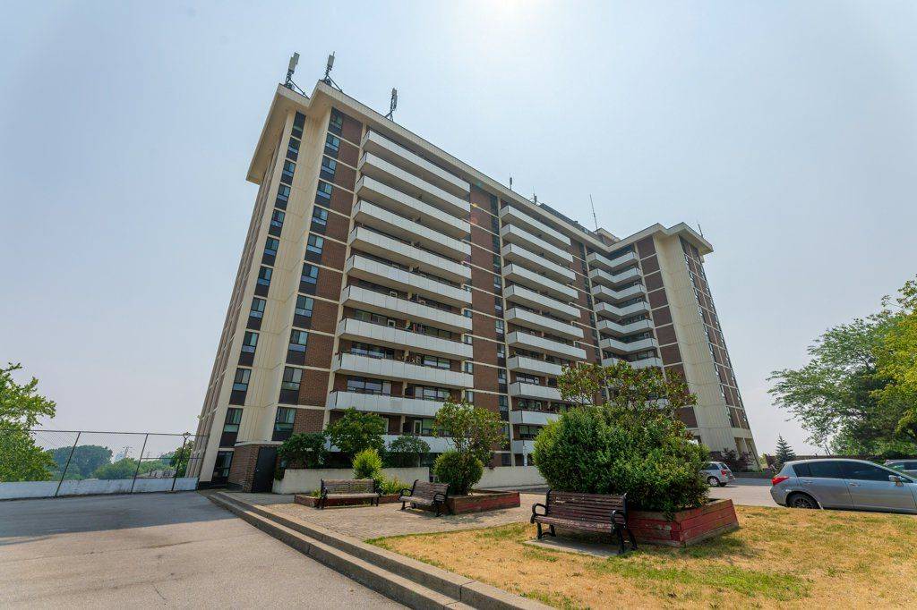 541 Blackthorn AVE #1202, Toronto W03, ON M6M 5A6
