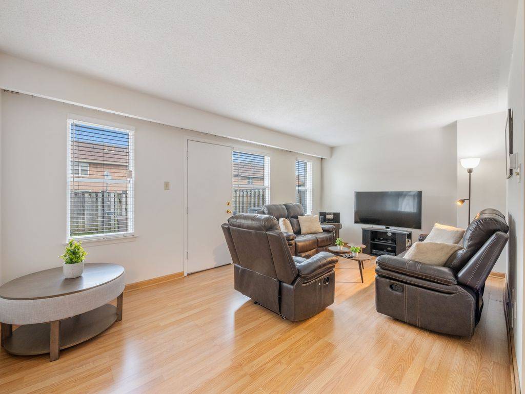 Mississauga, ON L4T 2S7,7255 Dooley DR #16