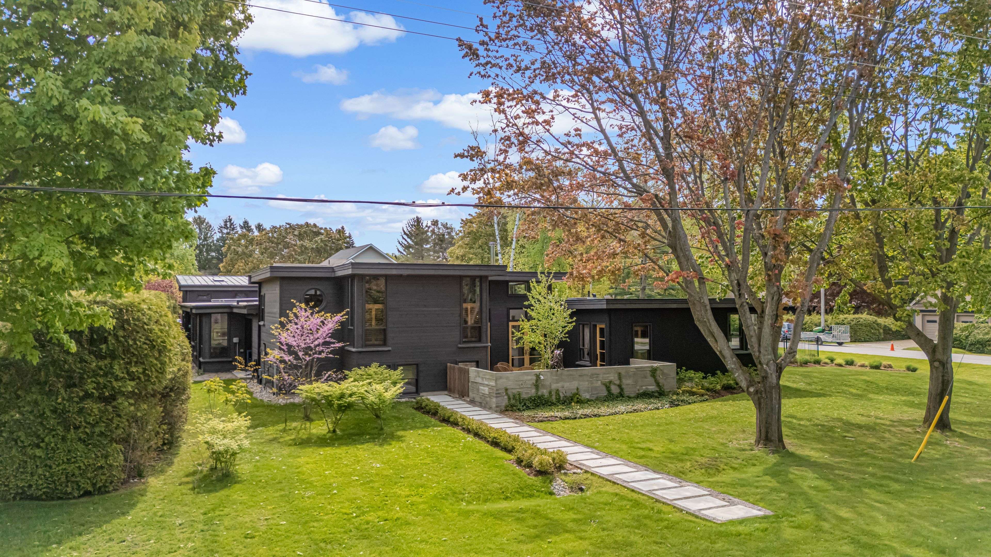 Bluewater, ON N0M 1G0,62 Tuyll ST