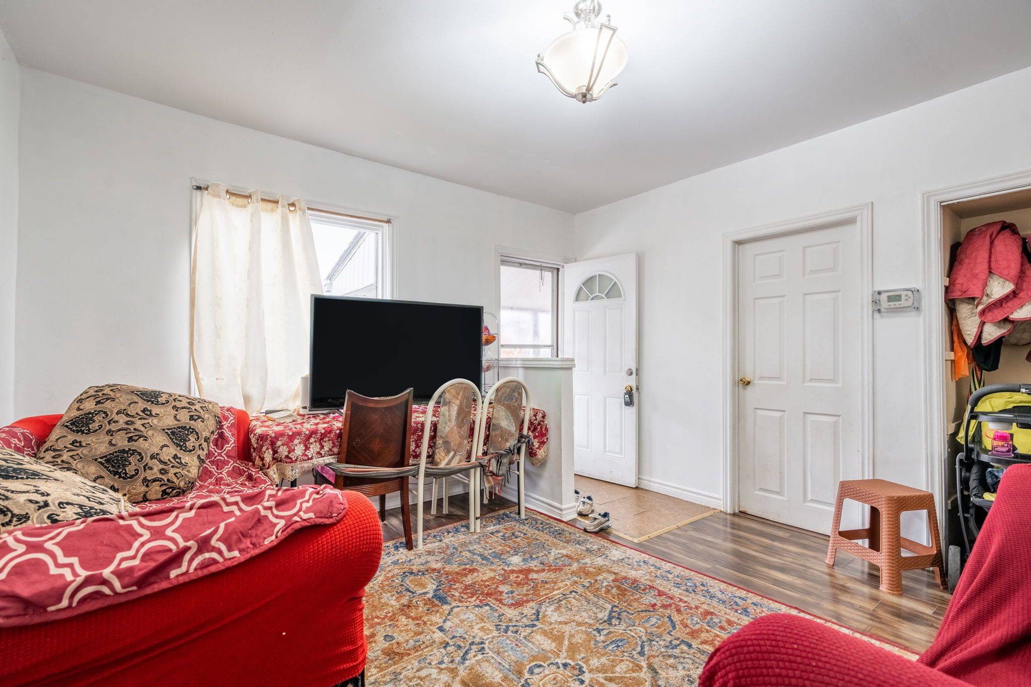 Hamilton, ON L8L 5P8,34 Douglas AVE