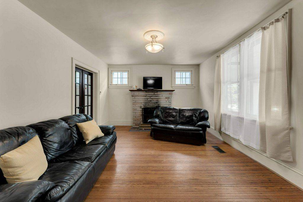 Kingston, ON K7L 3Z9,515 Victoria ST