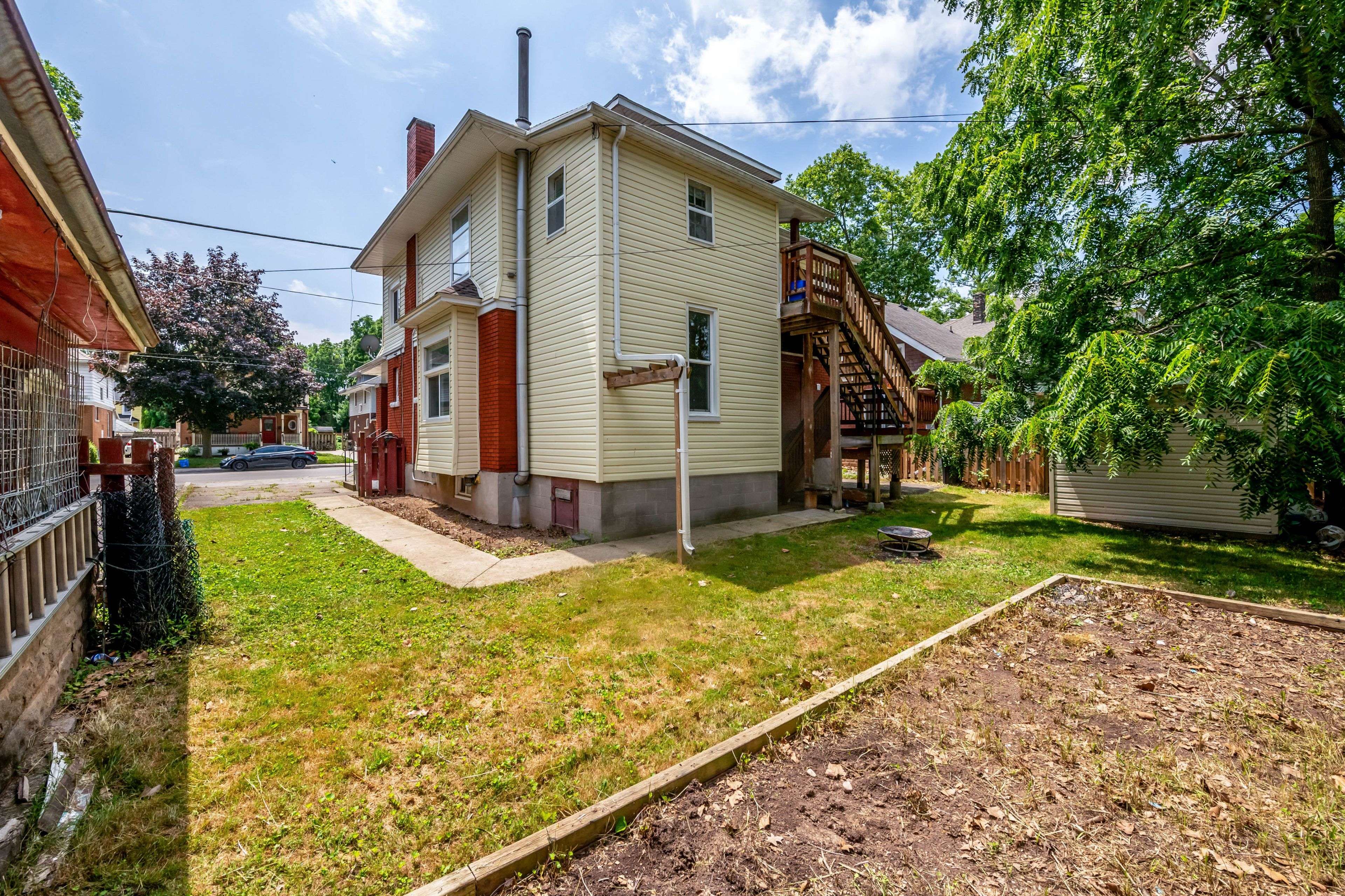 Niagara Falls, ON L2E 1P2,4975 MCRAE ST