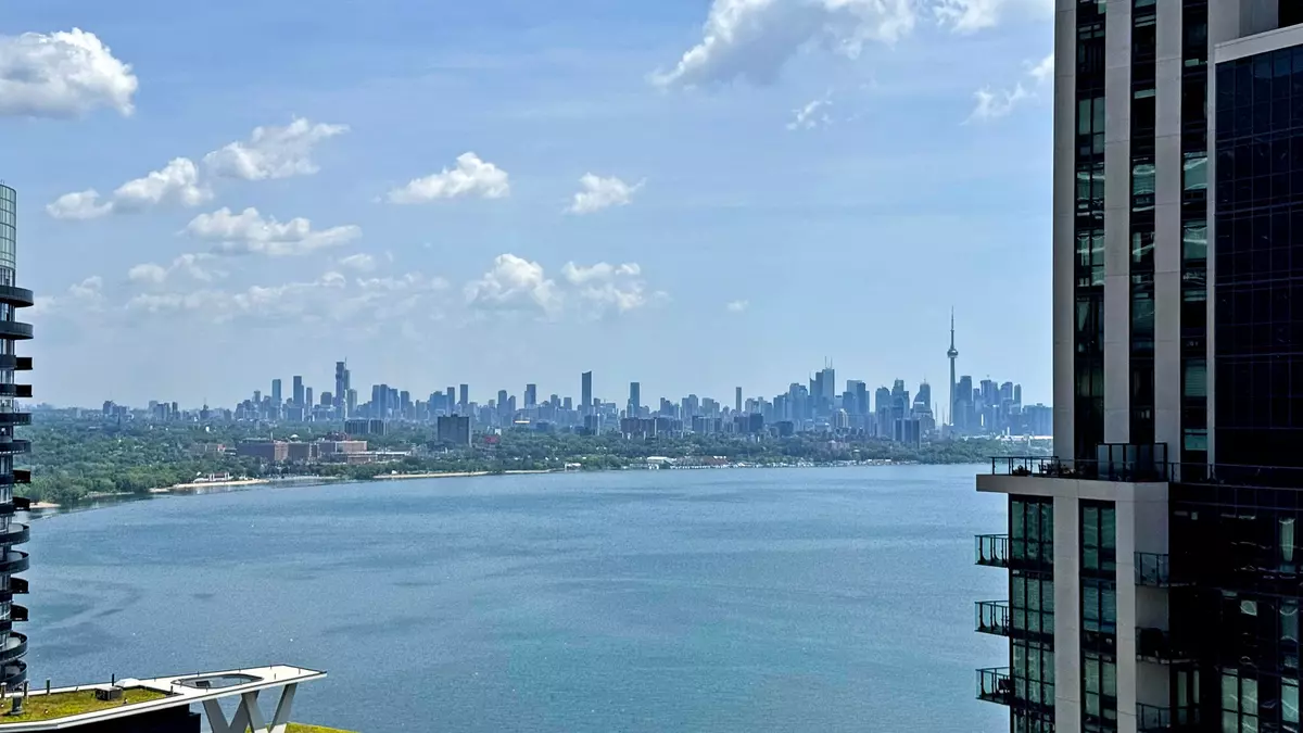 Toronto W06, ON M8V 0G2,70 Annie Craig DR #2703
