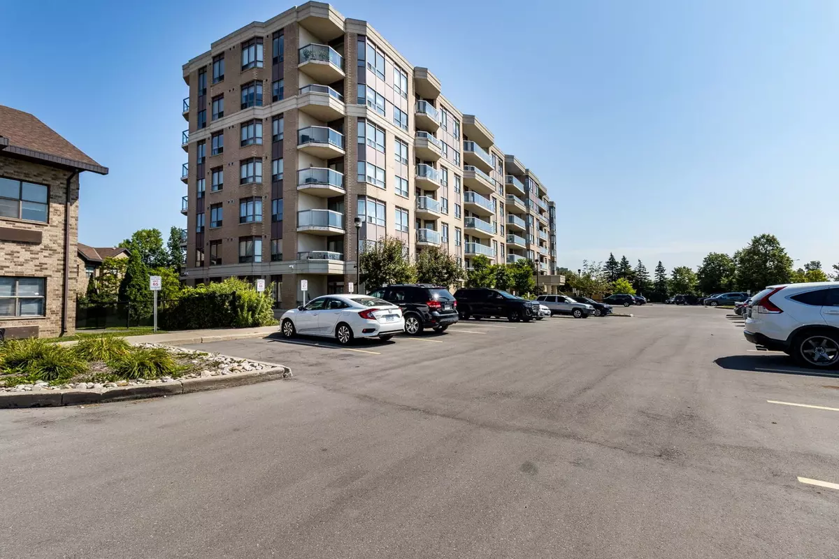 Brampton, ON L6Y 5H5,300 Ray Lawson BLVD #708