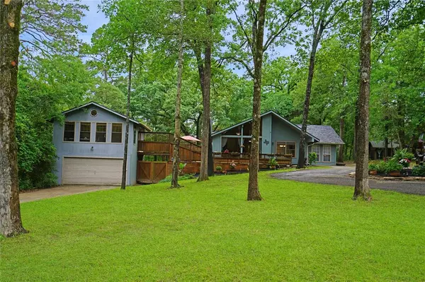 277 W Holly Trail, Holly Lake Ranch, TX 75765