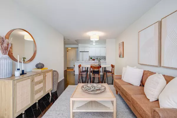 Toronto C04, ON M4N 2K6,3130 Yonge ST #401