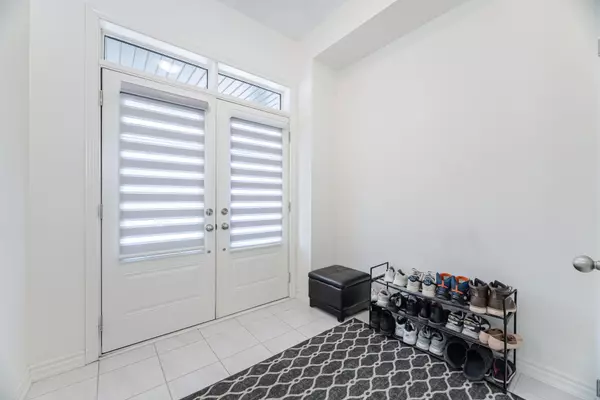 Oshawa, ON L1L 0T3,1247 Rexton DR