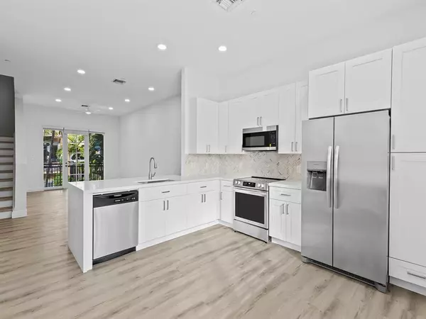 Fort Lauderdale, FL 33301,510 SE 7th St #403