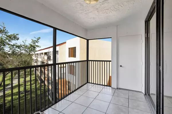 Plantation, FL 33322,8592 W Sunrise Blvd #410