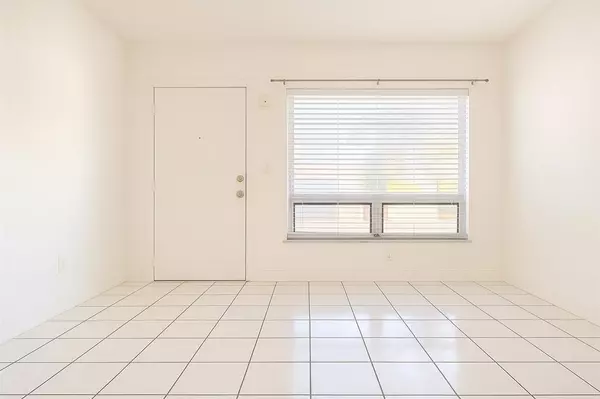 4928 Hollywood Blvd #15, Hollywood, FL 33021