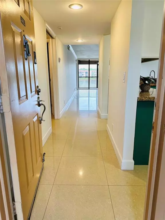 Pompano Beach, FL 33063,6423 Coral Lake Dr #211