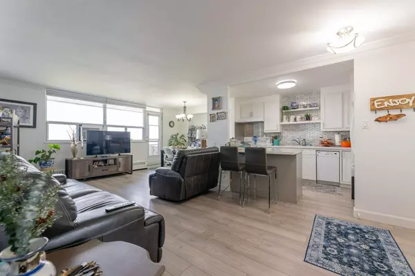 Toronto W03, ON M6M 5A6,541 Blackthorn AVE #1202