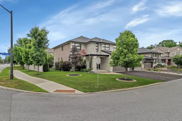 Kanata, ON K2M 0H5,51 Bridle Crest CT
