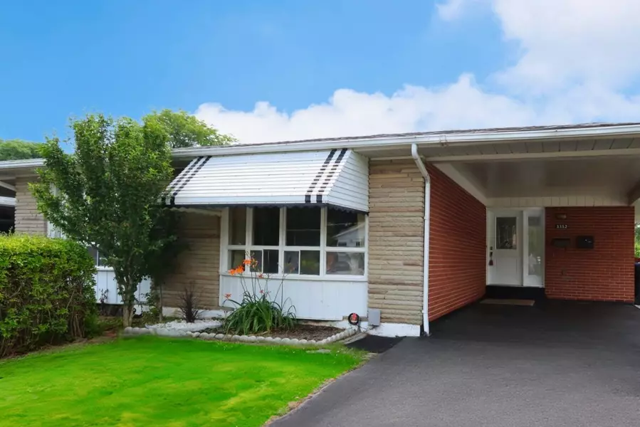 3352 Queen Frederica DR, Mississauga, ON L4Y 3B2