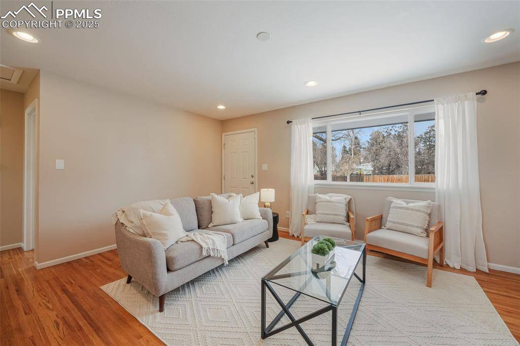 Colorado Springs, CO 80903,911 E Willamette AVE