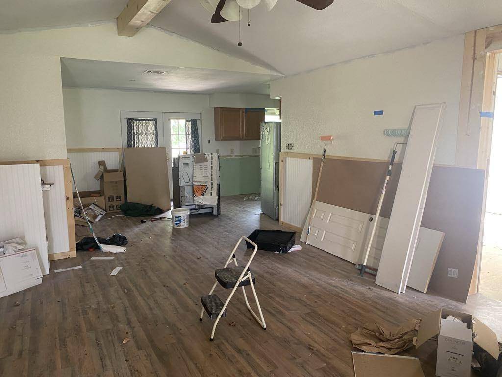 Hewitt, TX 76643,320 Applewood Lane
