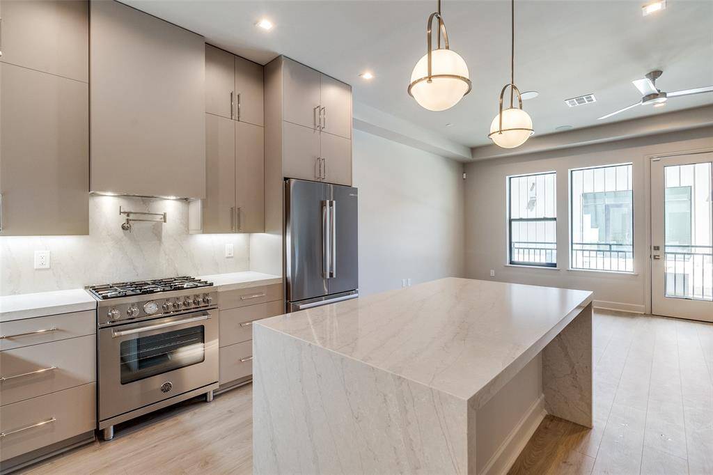 1900 S Ervay #305, Dallas, TX 75215