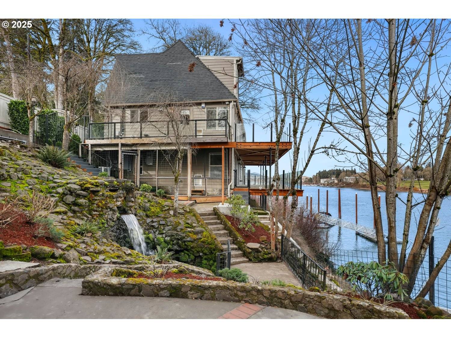10150 S RIVERSIDE DR, Portland, OR 97219