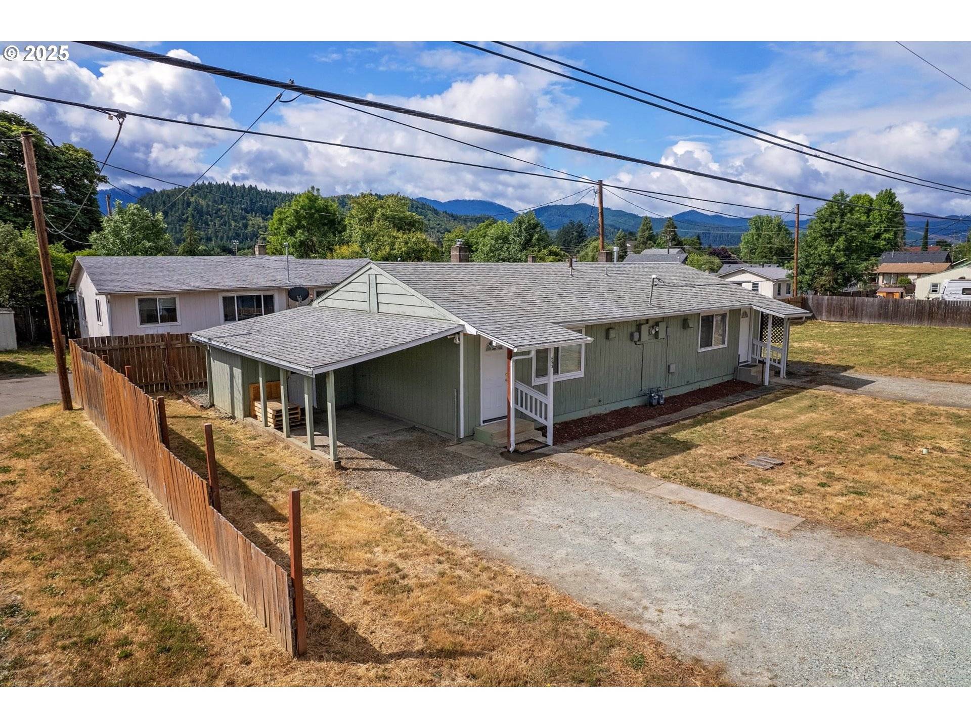 Riddle, OR 97469,451 E 3RD AVE