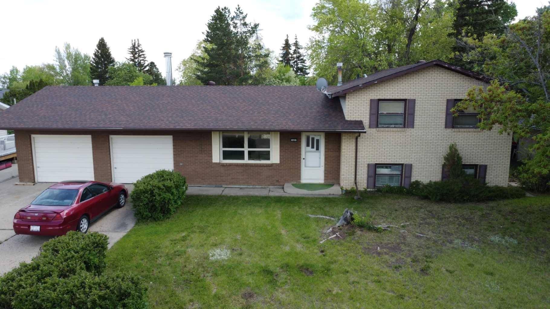 607 7 AVE West, Hanna, AB T0J 1P0
