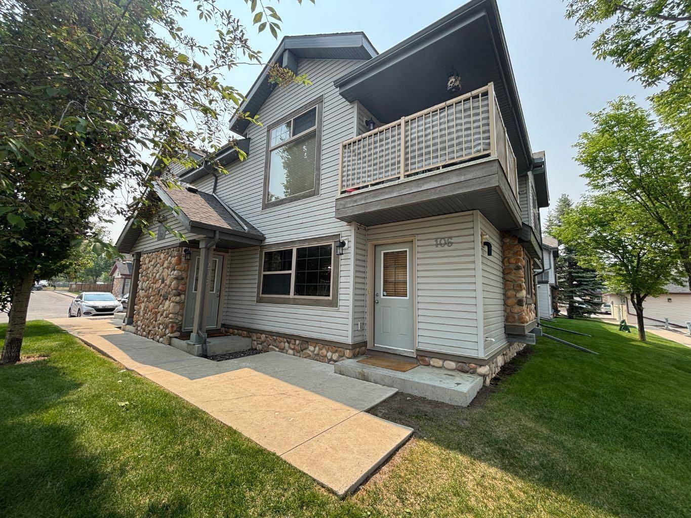8 Everridge SQ SW #106, Calgary, AB T2Y5J7