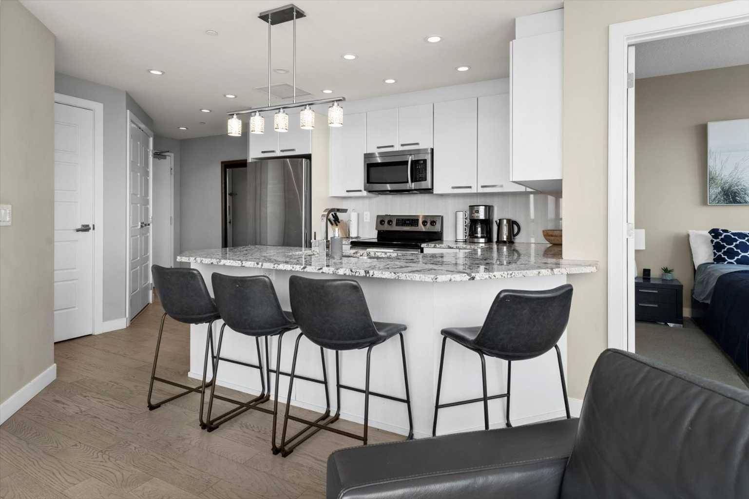 Calgary, AB T2E0Y9,225 11 AVE SE #2605
