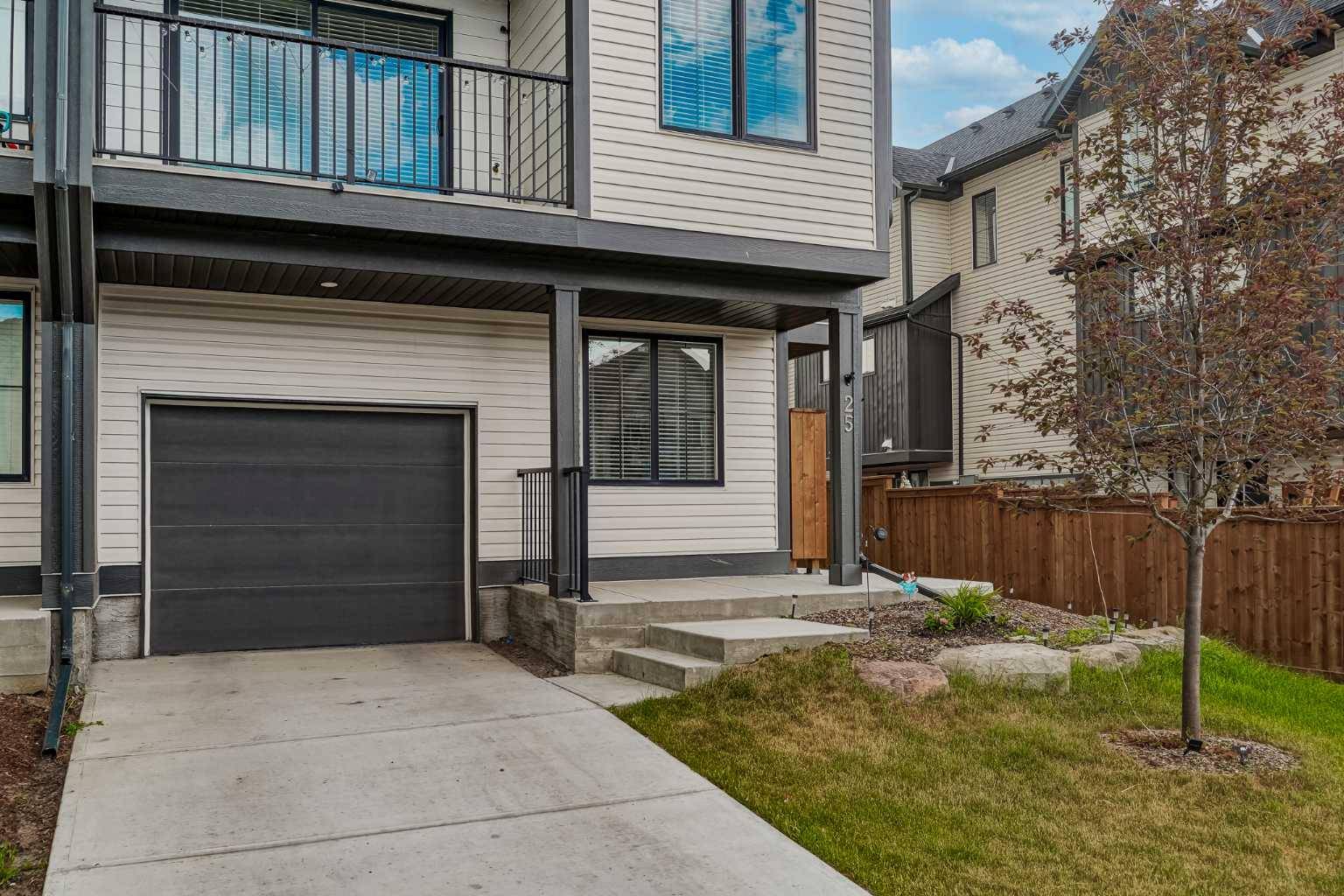 Airdrie, AB T4B 5H7,25 South Point MNR SW