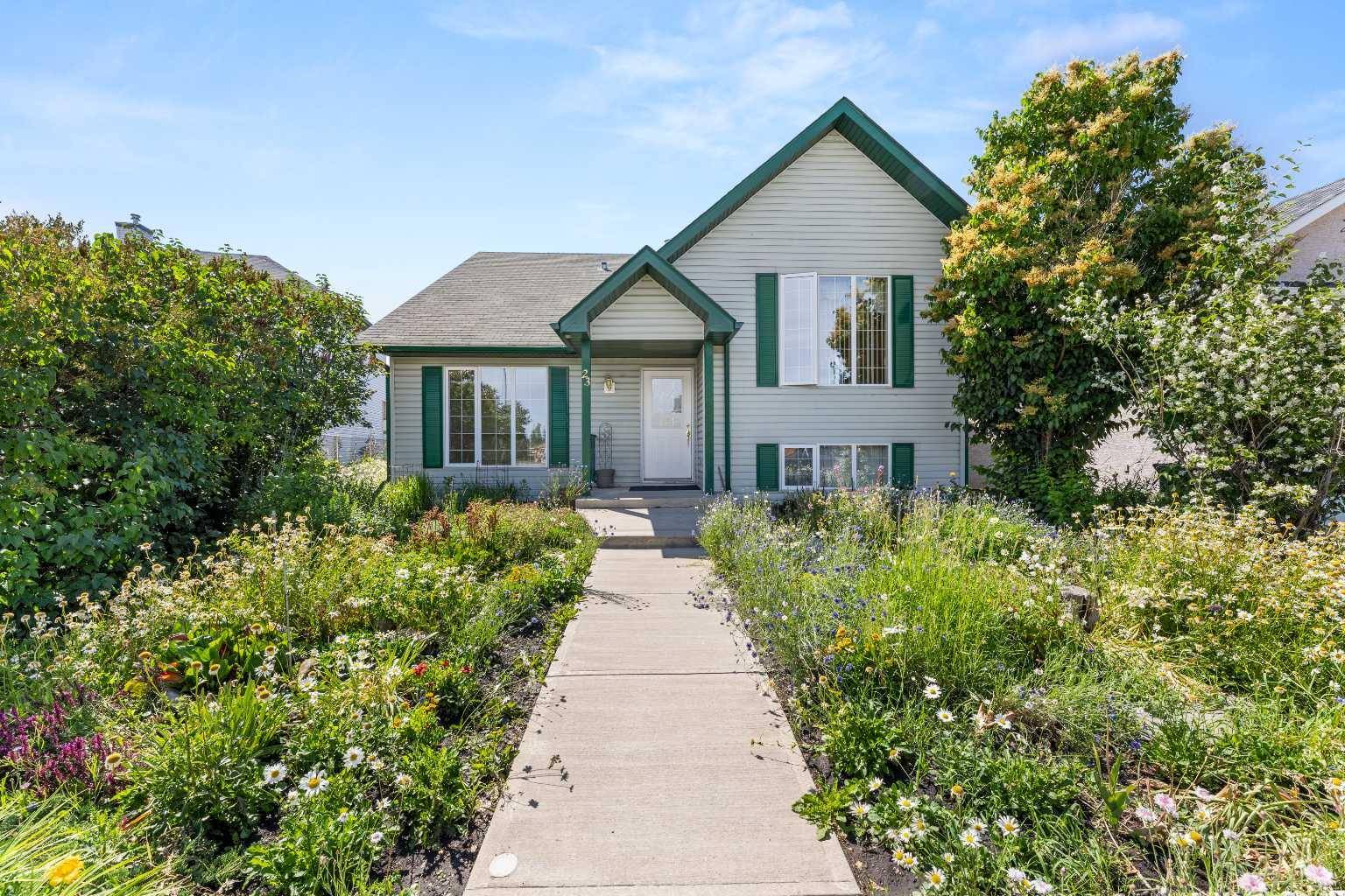 23 Sierra RD, Olds, AB T4H 1X2