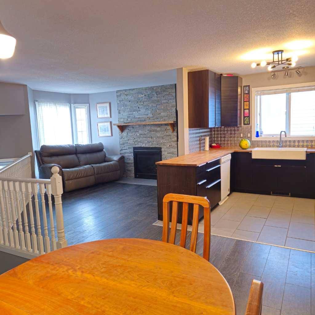 Sylvan Lake, AB T4S 1G3,69 Willow Springs CRES