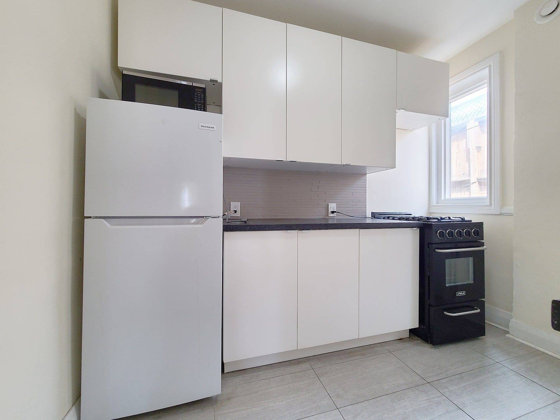 Toronto C02, ON M4W 2L6,1108 Yonge ST #D