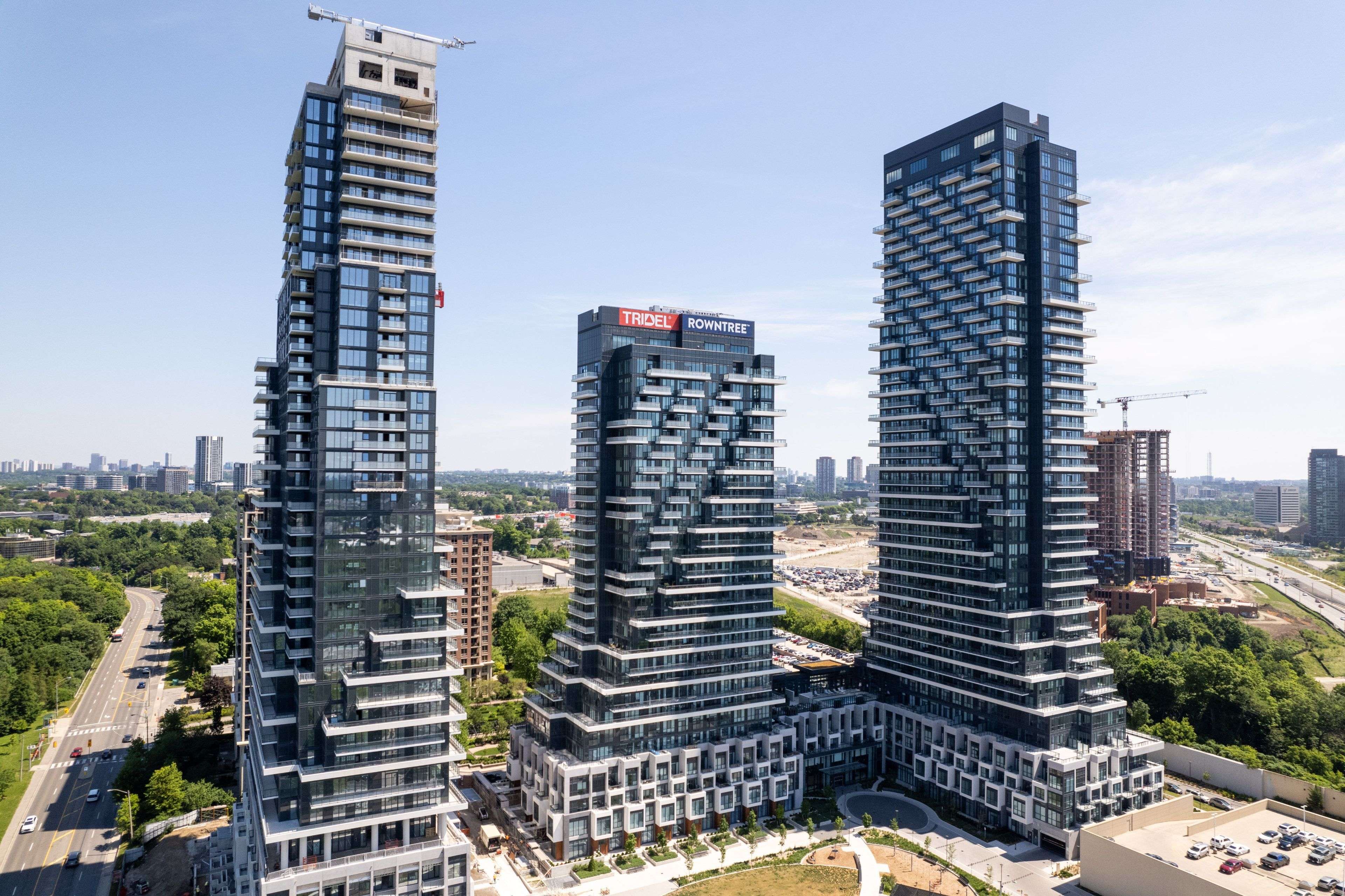 Toronto C13, ON M3C 0P7,30 Inn On The Park DR #4306