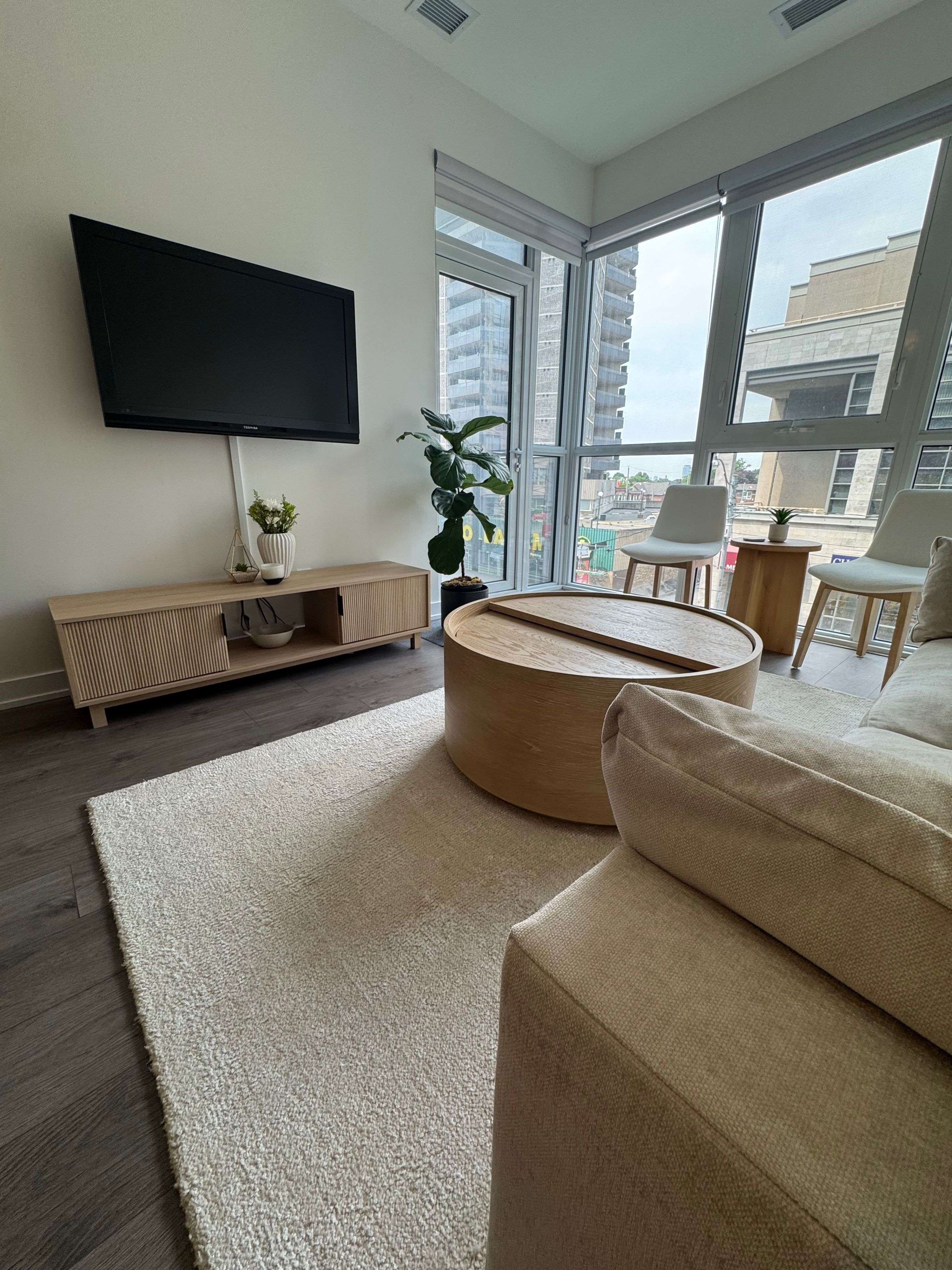 Toronto C02, ON M5P 0A2,501 St. Clair AVE W #224
