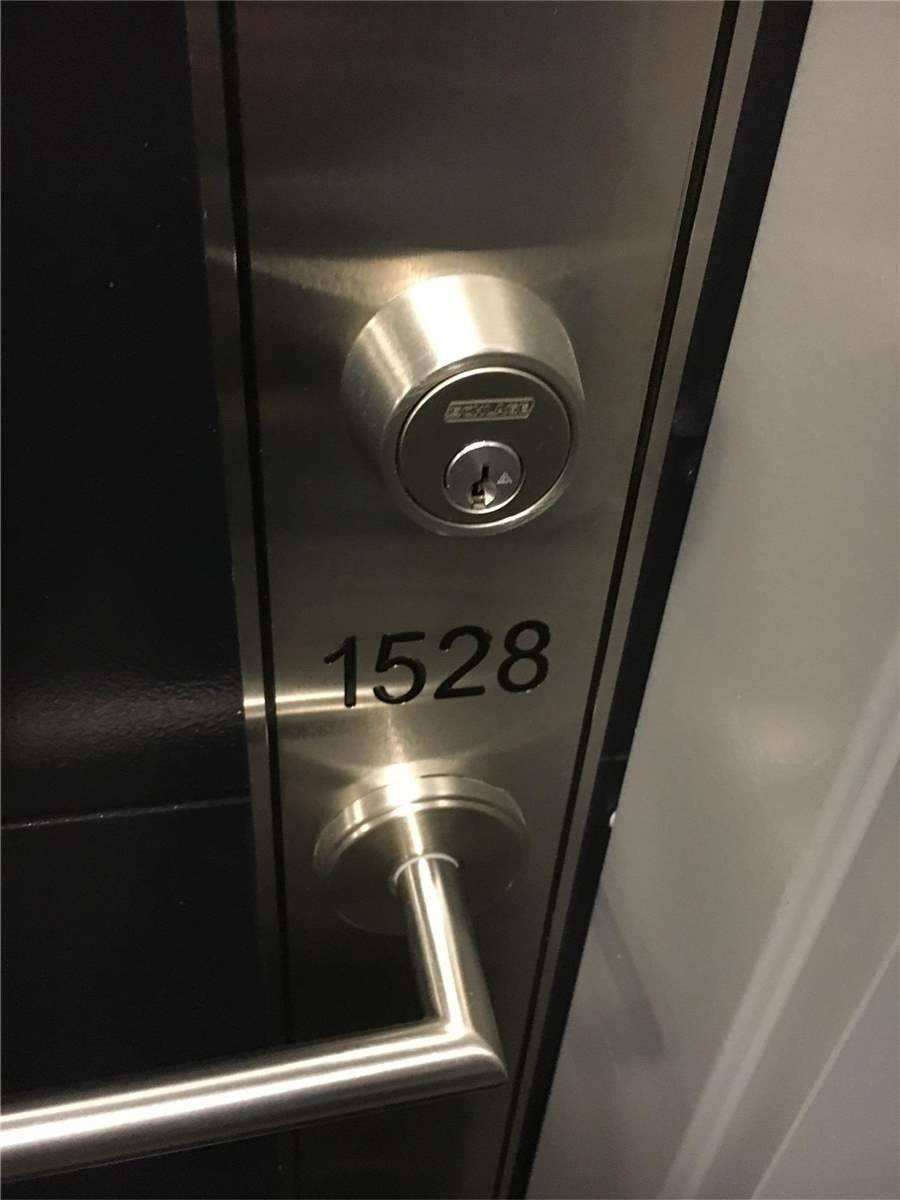 Toronto C01, ON M5V 1T6,525 Adelaide ST W #1528
