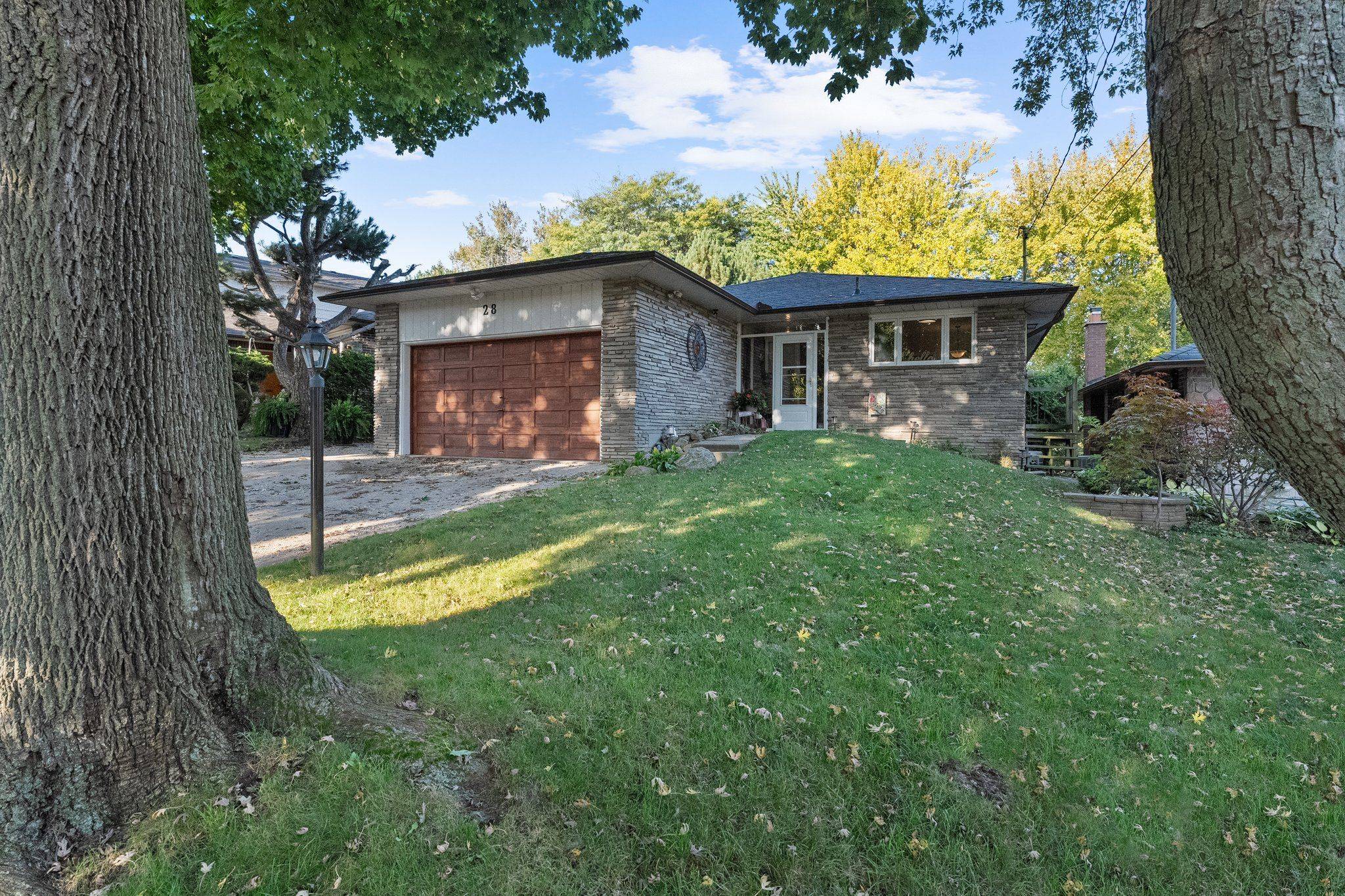 Toronto E09, ON M1J 3A7,28 Landfair CRES