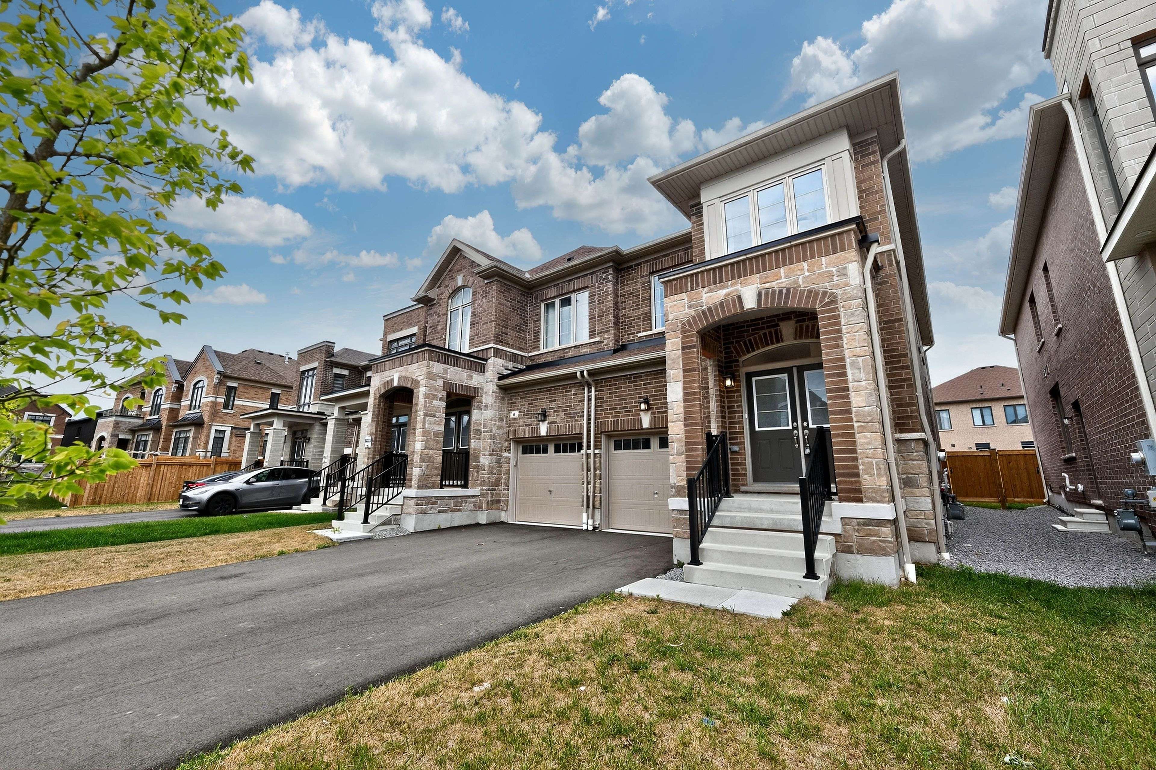 Whitby, ON L1N 9Y8,8 Hinkson ST