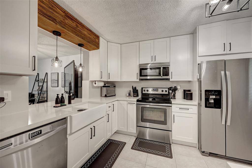 8592 W Sunrise Blvd #206, Plantation, FL 33322